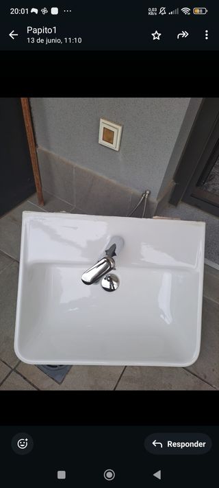 Lavabo de cerámica blanco