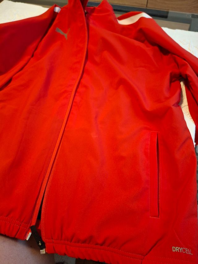 Chaqueta Puma roja deportiva