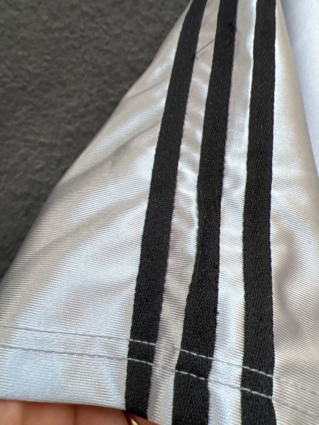 Camiseta tipo Stüssy Plateada Talla L