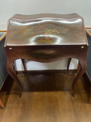 Escritorio antiguo de madera