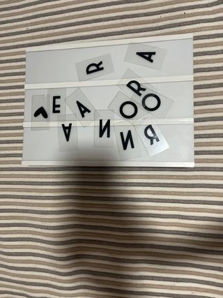 Panel de letras decorativo blanco