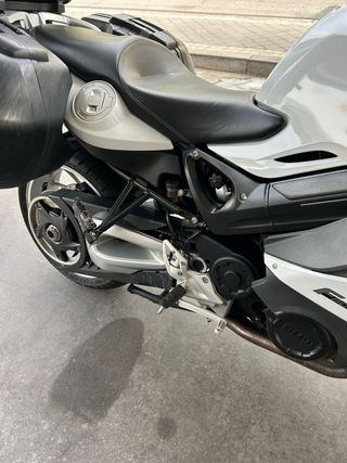 BMW F800GT blanca - Moto