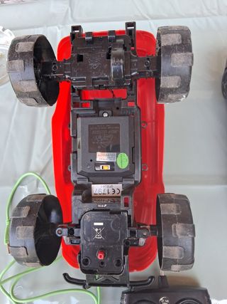 Coches teledirigidos: 2 coches + mandos