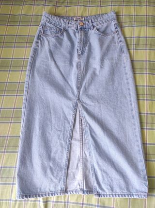 Falda vaquera medio-larga