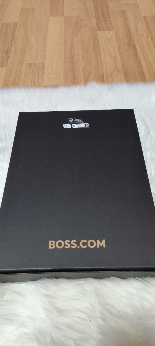 Caja y bolsa BOSS