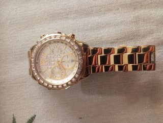 Reloj Guess dorado unisex 