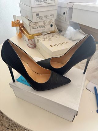 vendo tacones para dama , muchos modelos y colore 