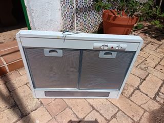 Campana extractora cocina blanca