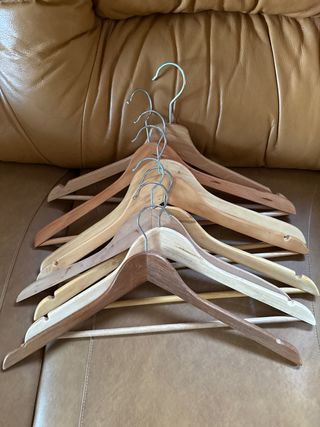 6 Perchas de madera