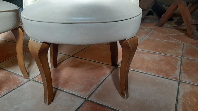 2 Butacas Piel Beige - Madera.