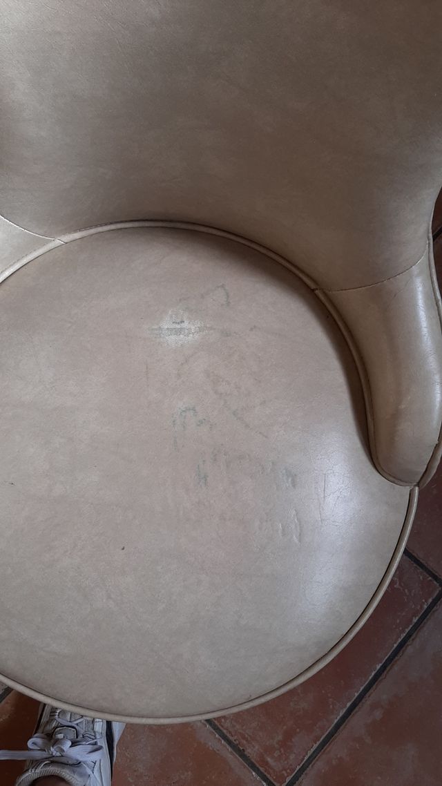 2 Butacas Piel Beige - Madera.