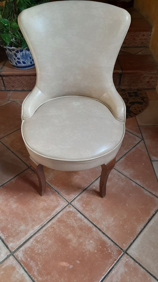 2 Butacas Piel Beige - Madera.