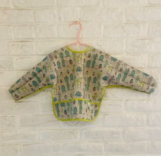 Babero manga larga Bumkins Cactus libre de BPA,...