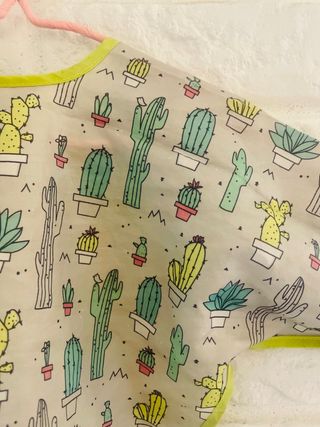 Babero manga larga Bumkins Cactus libre de BPA,...