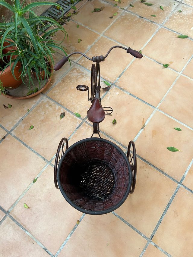 Triciclo maceta vintage
