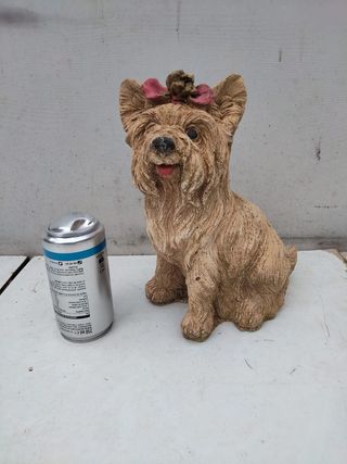 Escultura en piedra perro Yorkshire jardín terraza