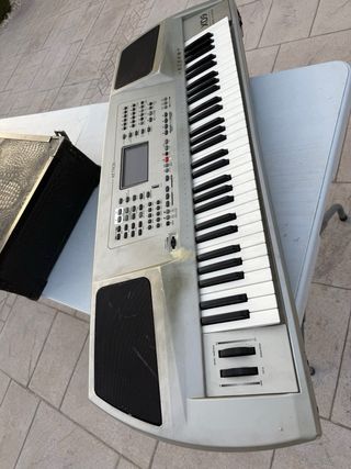 Teclado Ketron XD9 seminuevo