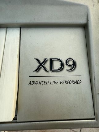 Teclado Ketron XD9 seminuevo