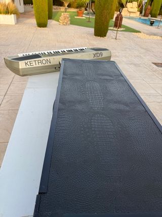 Teclado Ketron XD9 seminuevo