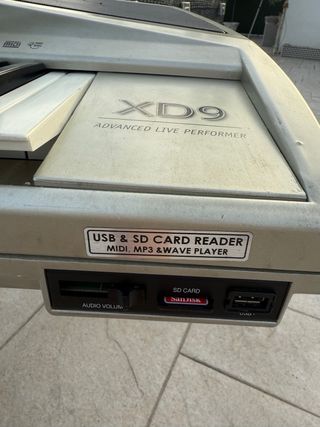 Teclado Ketron XD9 seminuevo