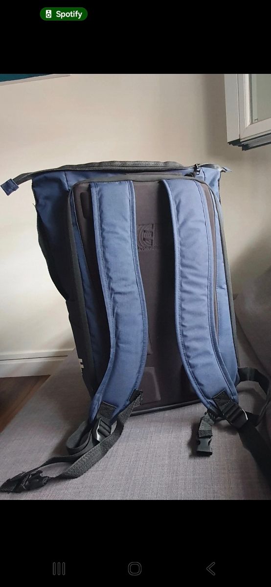 Mochila azul marino con bolsillo para portátil 