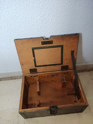 Antigua caja de un taladro AEG alemán