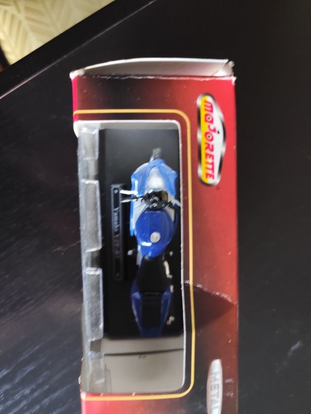 Yamaha YZF-R1: Moto Maqueta