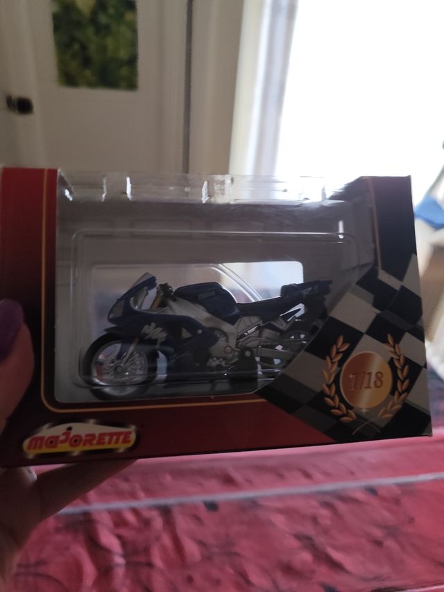 Yamaha YZF-R1: Moto Maqueta