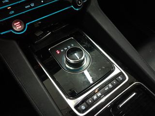 Jaguar F-Pace 20d Pure AWD