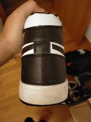Nike Air Jordan Mid - Blanco y Negro
