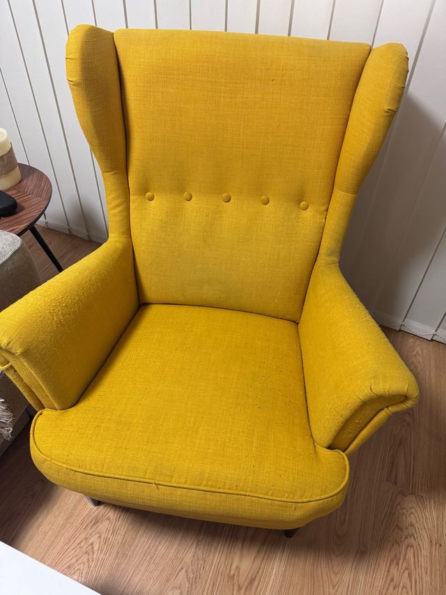 Sillón orejero amarillo Ikea