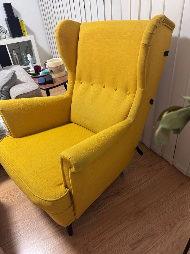 Sillón orejero amarillo Ikea