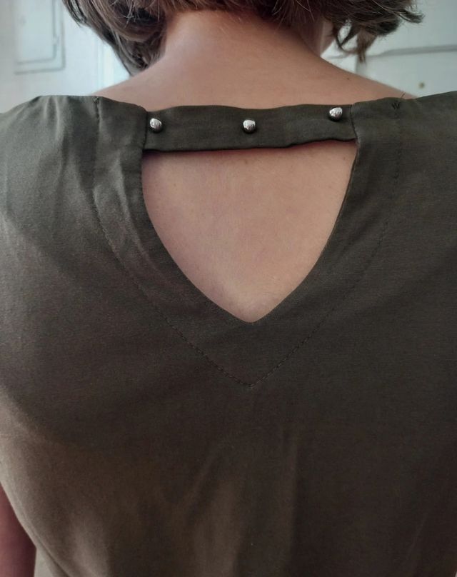 Vestito midi elasticizzato con tasche