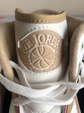 Air Jordan 2 Retro 44 EU crema y pastel