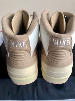 Air Jordan 2 Retro 44 EU crema y pastel