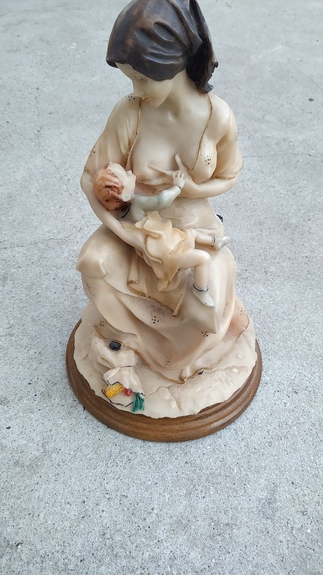 Estatueta Mãe e Filho - Antiga