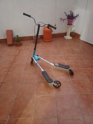 Patín tres ruedas infantil