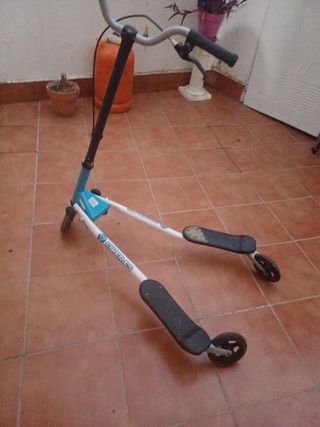 Patín tres ruedas infantil