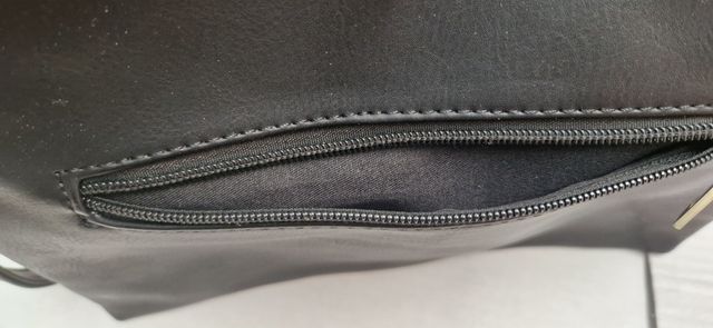 Bolso negro, animal print