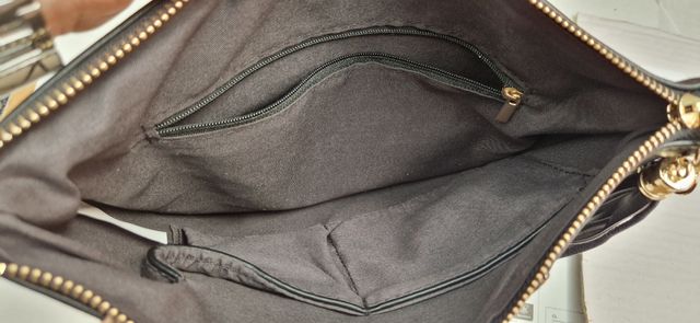 Bolso negro, animal print