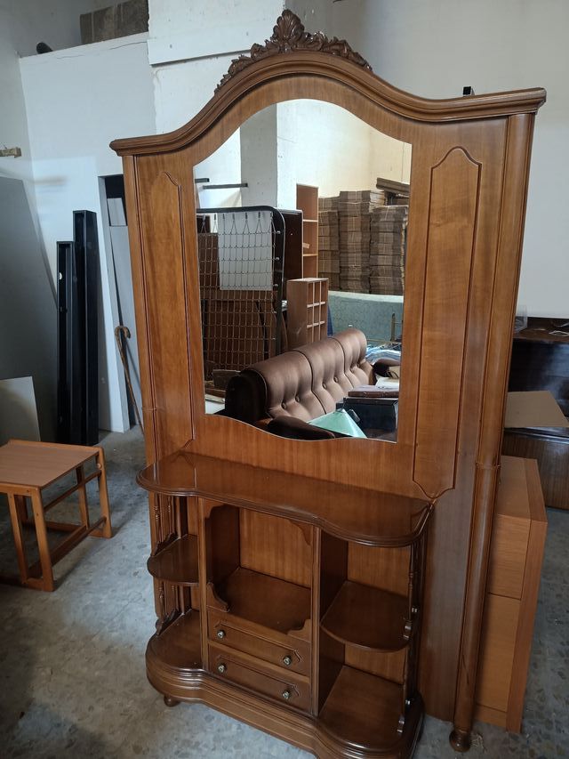 Recibidor madera estilo antiguo.
