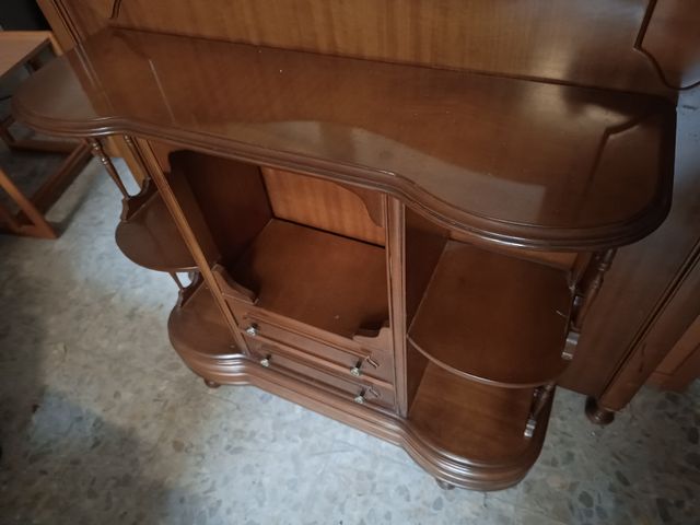 Recibidor madera estilo antiguo.