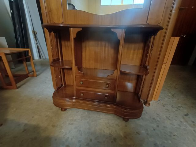 Recibidor madera estilo antiguo.