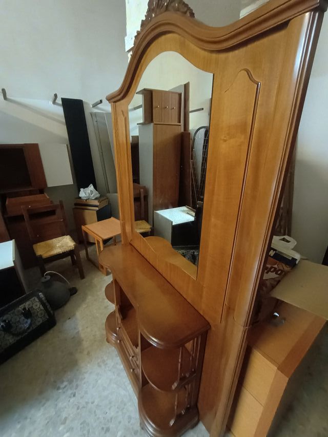 Recibidor madera estilo antiguo.