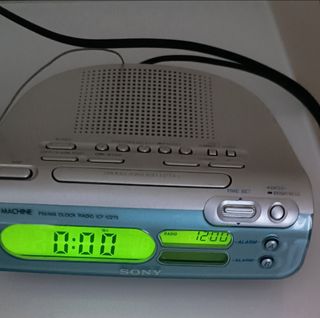 Radio despertador Sony ICF-273