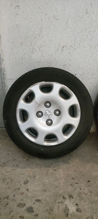4 Llantas Peugeot con Tapacubos de 14"
