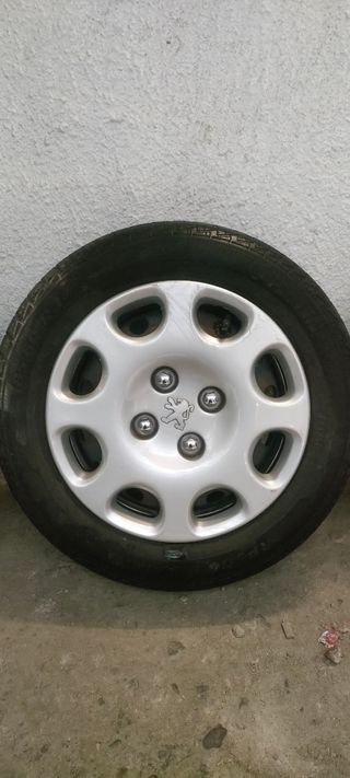4 Llantas Peugeot con Tapacubos de 14"