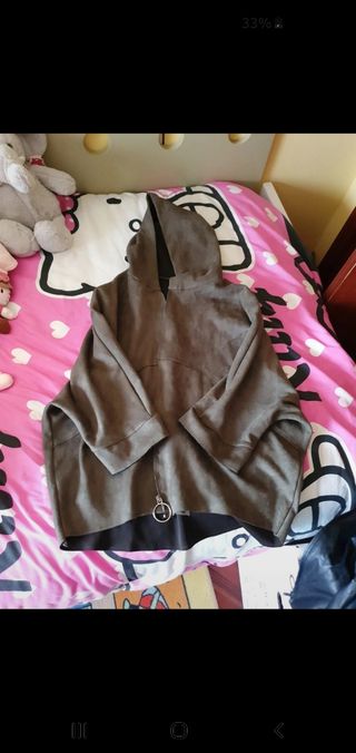 Chaqueta con capucha verde oliva