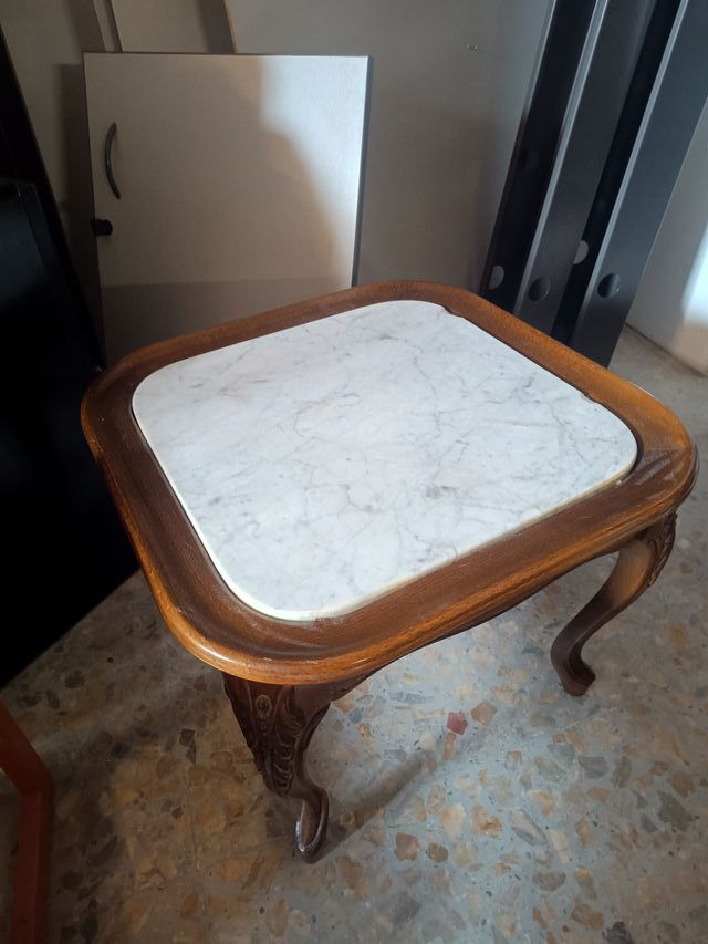 Mesita madera tallada - mármol.