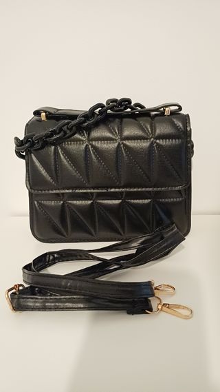 Bolso negro acolchado